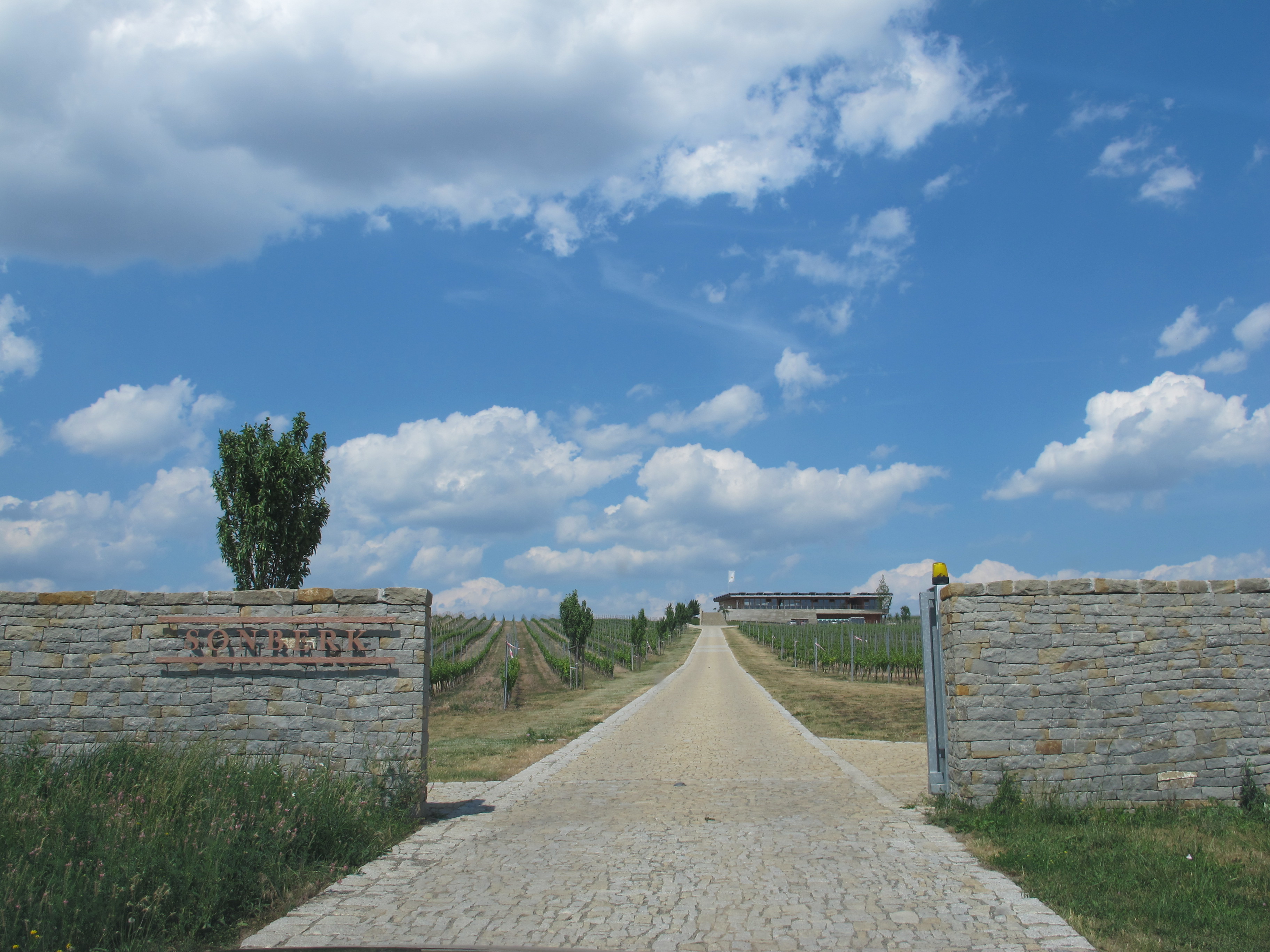 Entrance to the Sonberk winery