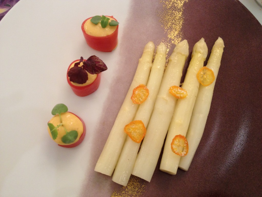 White asparagus spears with combawa 